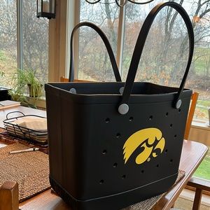 Logo brand Hawkeye EVA compressed rubber tote